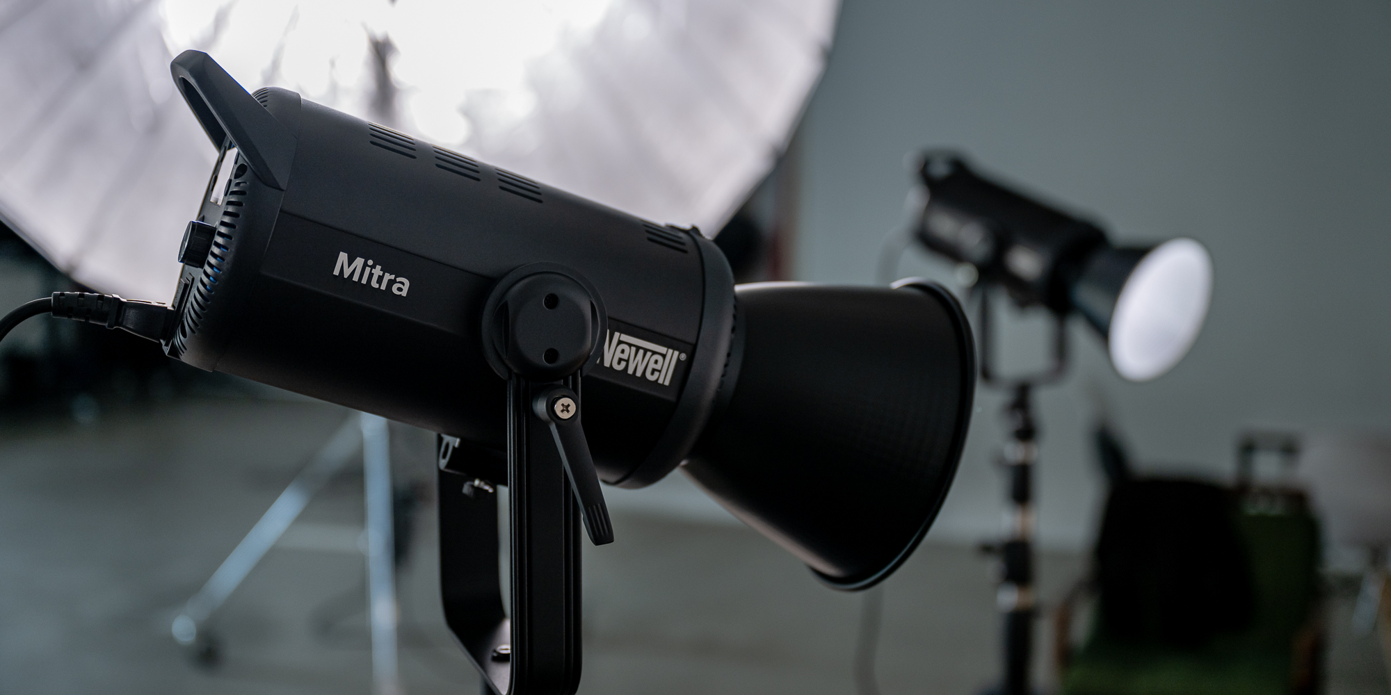 newell-rgb-mitra-180-led-svetlo-popis-3